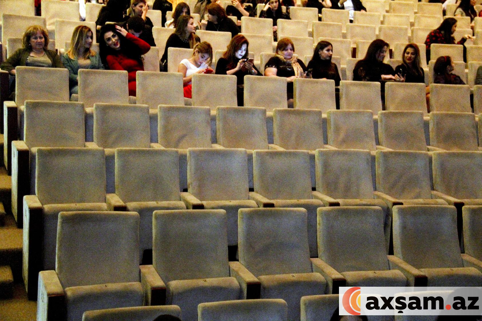 Ebrunun Bakı konsertində yerlər    boş qaldı (FOTO)